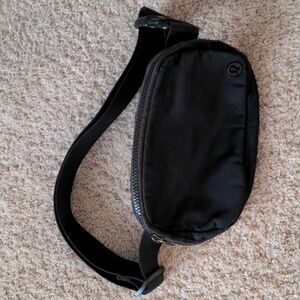 ❗ LAST CHANCE ❗Re-posh! Pre-loved Lululemon Belt Bag
